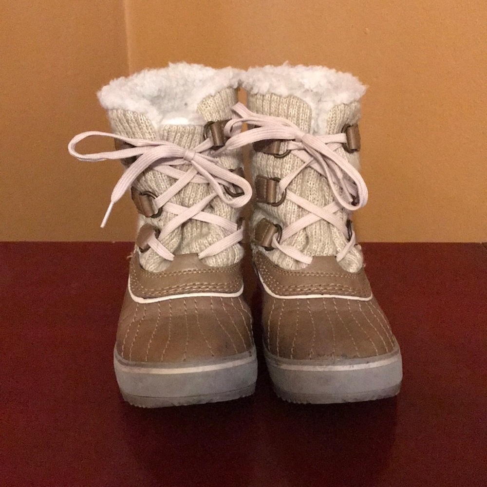 Snow boots